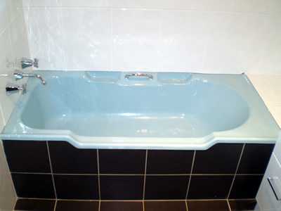 Bath before resurfacing performed to change colour